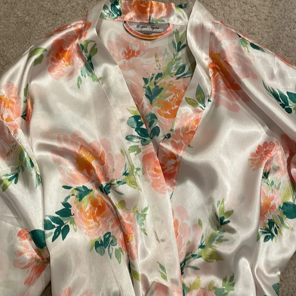 Short Satin Floral Robe - Picture 2 of 2
